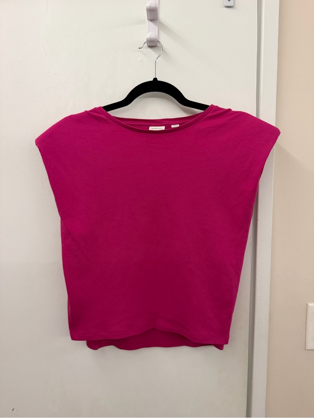 Aritzia Babaton Women's Fuchsia Hot Pink Shoulder Pad Cropped Tank